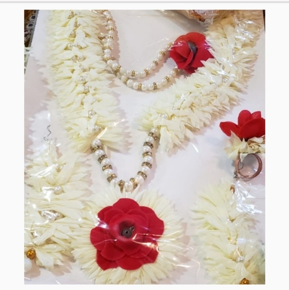 Indian wedding decor,flower bangles/Rings&more - Picture 3 of 8